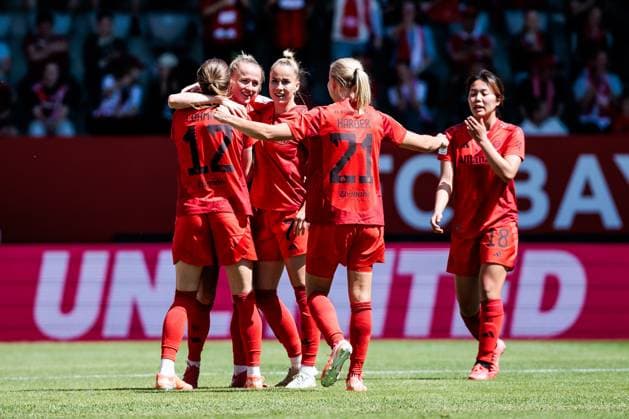 Google Pixel Frauen Bundesliga, FC Bayern München - SGS Essen; 11.05.2025 Jubel zum 1:0 durch Lea Schüller (FC Bayern München, 11) Google Pixel Frauen Bundesliga, FC Bayern München - SGS Essen, München, FC Bayern Campus am 11.05.2025 Copyright: xBEAUTIFULxSPORTS Wunderlx
