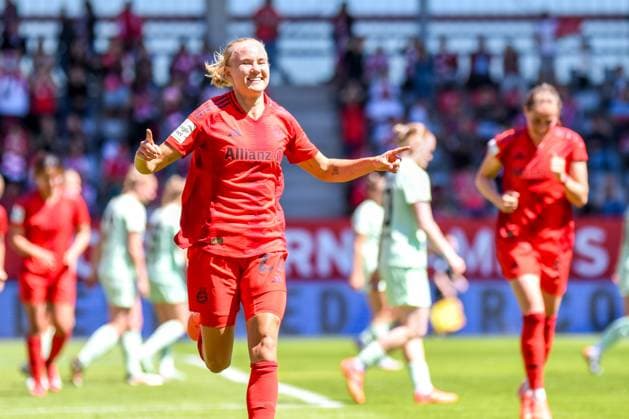 Pernille Harder (21 Bayern) jubelt über das Tor zum 2-0 beim letzten Spieltag der Google Pixel Frauen Bundesliga FC Bayern München - SGS Essen am 11.05.2025 München FC Bayern Campus Bayern Deutschland