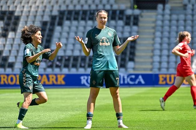 Jubel zum Tor 0:1 durch Larissa Mühlhaus (SV Werder Bremen, 07) GER, SC Freiburg - SV Werder Bremen, Frauen-Fussball, Google Pixel Frauen-Bundesliga, 22. Spieltag, Saison 2024 2025, 11.05.2025 DFB REGULATIONS PROHIBIT ANY USE OF PHOTOGRAPHS AS IMAGE SEQUENCES AND OR QUASI-VIDEO GER, SC Freiburg - SV Werder Bremen, Frauen-Fussball, Google Pixel Frauen-Bundesliga, 22. Spieltag, Saison 2024 2025, 11.05.2025 Freiburg Copyright: xEibner-Pressefoto ThomasxHessx EP_THS