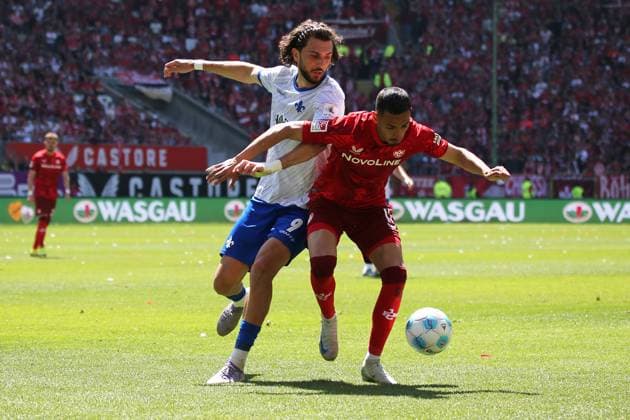 11.05.2025, xmohx, Fussball 2.Bundesliga, 1.FC Kaiserslautern - SV Darmstadt 98 v.l. Frasier Hornby (SV Darmstadt 98) Kevin Prince Redondo (1. FC Kaiserslautern) Zweikampf, Aktion, action, battle for the ball (DFL DFB REGULATIONS PROHIBIT ANY USE OF PHOTOGRAPHS as IMAGE SEQUENCES and or QUASI-VIDEO) Kaiserslautern