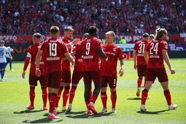 11.05.2025, xmohx, Fussball 2.Bundesliga, 1.FC Kaiserslautern - SV Darmstadt 98 v.l. Torjubel nach dem Tor zum celebrating the goal celebrate 2:1 durch Ragnar Ache (1. FC Kaiserslautern) (DFL DFB REGULATIONS PROHIBIT ANY USE OF PHOTOGRAPHS as IMAGE SEQUENCES and or QUASI-VIDEO) Kaiserslautern