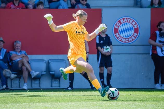 Kim-Lea Sindermann (31, SGS Essen) beim Spiel FC Bayern München v SGS Essen, Fußball, Frauen, Google Pixel Frauen-Bundesliga, 2024 2025, 22.Spieltag am 11.05.2025 in München, FC Bayern Campus. DFL and DFB regulations prohibit any use of photographs as image sequences and or quasi-video. Bayern Deutschland
