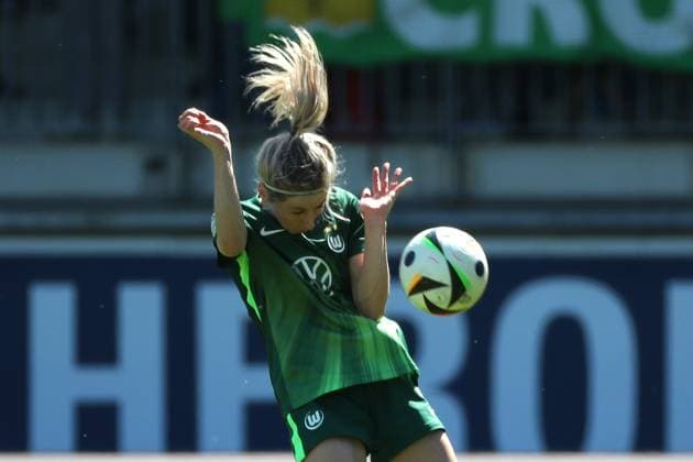 Sport Bilder des Tages VfL vs. Leverkusen, BL Frauen Wolfsburg, 11.05.2025, FUßBALL - VfL Wolfsburg vs. Bayer 04 Leverkusen, Google Pixel Frauen-Bundesliga, Saison 2024 25. Kathrin Hendrich (VfL Wolfsburg) Wolfsburg