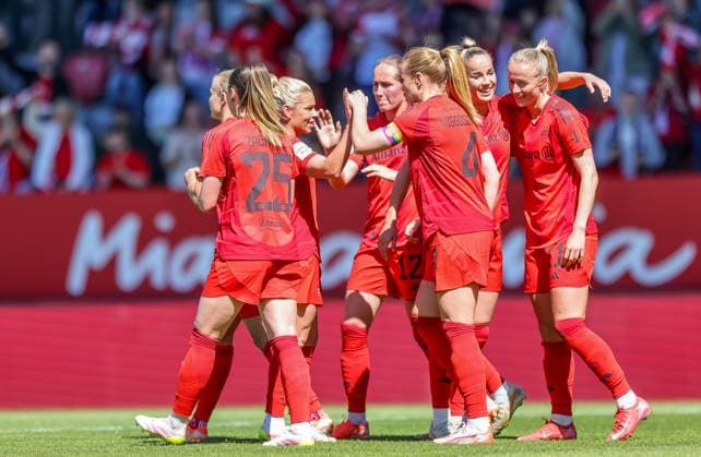 GER, München, FC Bayern München vs SGS Essen, Google Pixel Frauen Bundesliga, Fussball, DFB, Spielzeit 2024 2025, FC Bayern Campus, 22. Spieltag, im Bild: Lea Schüller (FC Bayern München 11) erzielt das Tor zum 3:0 und jubelt DFB DFL REGULATIONS PROHIBIT ANY USE OF PHOTOGRAPHS AS IMAGE SEQUENCES AND OR QUASI-VIDEO, 11.05.2025, Copyright: HMBxMedia HendrikxHamelau