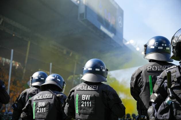 Fussball: 3. Liga, 37. Spieltag, SV Waldhof Mannheim - Dynamo Dresden am 10.05.2025 in Mannheim (Carl-Benz-Stadion), Deutschland, Saison 2024 2025 DFL REGULATIONS PROHIBIT ANY USE OF PHOTOGRAPHS AS IMAGE SEQUENCES AND OR QUASI VIDEO: Polizeieinsatz in Mannheim. Mannheim Carl-Benz-Stadion Deutschland *** Football 3 Liga, Matchday 37, SV Waldhof Mannheim Dynamo Dresden on 10 05 2025 in Mannheim Carl Benz Stadion , Germany, Season 2024 2025 DFL REGULATIONS PROHIBIT ANY USE OF PHOTOGRAPHS AS IMAGE SEQUENCES AND OR QUASI VIDEO Police operation in Mannheim Mannheim Carl Benz Stadion Germany Copyright: xChristophxKinzingerx
