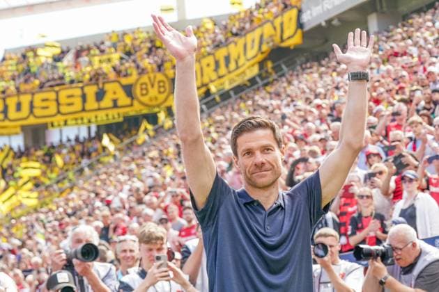 Sport Themen der Woche KW19 Sport Bilder des Tages Deutschland, Fussball Bundesliga 2024 2025, 33. Spieltag - Bayer 04 Leverkusen vs. Borussia Dortmund (BVB) - BayArena (Leverkusen): Xabi Alonso (Bayer Leverkusen, Trainer) *** Germany, Soccer Bundesliga 2024 2025, Matchday 33 Bayer 04 Leverkusen vs Borussia Dortmund BVB BayArena Leverkusen Xabi Alonso Bayer Leverkusen, Coach Copyright: xJOERANxSTEINSIEKx