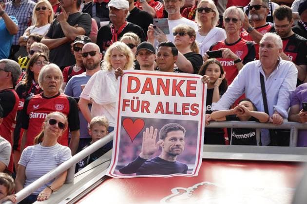 Sport Themen der Woche KW19 Sport Bilder des Tages Fussball, 1 Bundesliga, Saison 2024 2025, Bayer 04 Leverkusen- Borussia Dortmund 11.05.2025, Bayarena Leverkusen Bayer 04 Leverkusen ,fan plakat danke für alles alonso *** Soccer, 1 Bundesliga, Season 2024 2025, Bayer 04 Leverkusen Borussia Dortmund 11 05 2025, Bayarena Leverkusen Bayer 04 Leverkusen ,fan poster thanks for everything alonso