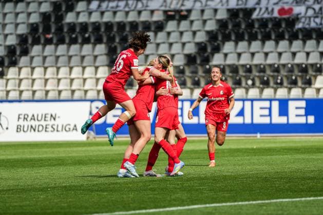 Google Pixel Frauen-Bundesliga: SC Freiburg vs. SV Werder Bremen, 11.05.2025 Torjubel zum 3:2 durch Eileen Campbell (SC Freiburg 10) Google Pixel Frauen-Bundesliga: SC Freiburg vs. SV Werder Bremen, Dreisamstadion, Sonntag 11.05.2025 DFB DFL REGULATIONS PROHIBIT ANY USE OF PHOTOGRAPHS AS IMAGE SEQUENCES AND OR QUASI-VIDEO. Copyright: xBEAUTIFULxSPORTS Boscox
