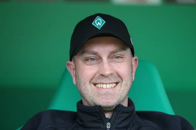 10.05.2025, xtgx, Fussball 1. Bundesliga, SV Werder Bremen - RB Leipzig, v.l. Ole Werner (Bremen, Trainer) Portrait, Portraet, Einzelbild lacht, laechelt, positiv, zufrieden (DFL DFB REGULATIONS PROHIBIT ANY USE OF PHOTOGRAPHS as IMAGE SEQUENCES and or QUASI-VIDEO) Bremen