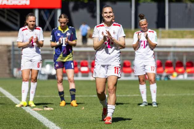 Google Pixel Frauen-Bundesliga: 1. FC Köln - 1. FFC Turbine Potsdam, 11.05.2025 Alena Bienz (1. FC Köln, 11) wird offiziell verabschiedet. Google Pixel Frauen-Bundesliga, 1. FC Köln - 1. FFC Turbine Potsdam, 22. Spieltag, am 11.05.2025, Franz-Kremer-Stadion, Köln DFB regulations prohibit any use of photographs as image sequences and or quasi-video Copyright: xBEAUTIFULxSPORTS Meuselx