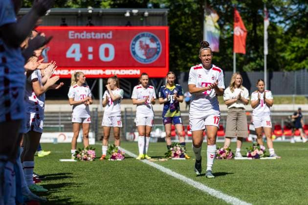 Google Pixel Frauen-Bundesliga: 1. FC Köln - 1. FFC Turbine Potsdam, 11.05.2025 Nicole Billa (1. FC Köln, 17) wird offiziell verabschiedet. Google Pixel Frauen-Bundesliga, 1. FC Köln - 1. FFC Turbine Potsdam, 22. Spieltag, am 11.05.2025, Franz-Kremer-Stadion, Köln DFB regulations prohibit any use of photographs as image sequences and or quasi-video Copyright: xBEAUTIFULxSPORTS Meuselx