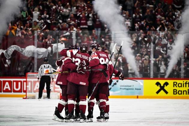 STOCKHOLM, SVERIGE 20250511 Latvia celebrating 1-0 during the IIHF Ice hockey, Eishockey World Championship, WM, Weltmeisterschaft group A match between Latvia and Canada at Avicii Arena in Stockholm, Sweden, on May 11, 2025. STOCKHOLM SVERIGE x10430x