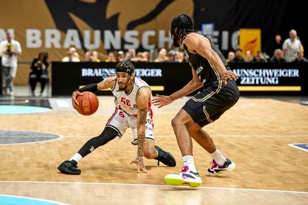 Sport Themen der Woche KW19 Sport Bilder des Tages Jhivvan Jackson (Nr. 56 Fit One Wuerzburg Baskets) Basketball Loewen Braunschweig gegen Fit One Wuerzburg Baskets, Basketball, easy credit BBL, Saison 2024 2025 11.05.2025 -Pressefoto Jan-Frederic Helbig Basketball Loewen Braunschweig gegen Fit One Wuerzburg Baskets, Basketball, easy credit BBL, Spielzeit 2024 25, 11.05.2025 Braunschweig *** Jhivvan Jackson Nr 56 Fit One Wuerzburg Baskets Basketball Loewen Braunschweig vs Fit One Wuerzburg Baskets, Basketball, easy credit BBL, Season 2024 2025 11 05 2025 Press Photo Jan Frederic Helbig Basketball Loewen Braunschweig vs Fit One Wuerzburg Baskets, Basketball, easy credit BBL, Season 2024 25, 11 05 2025 Braunschweig Copyright: xEibner-Pressefoto Jan-FredericxHelbigx EP_JHG