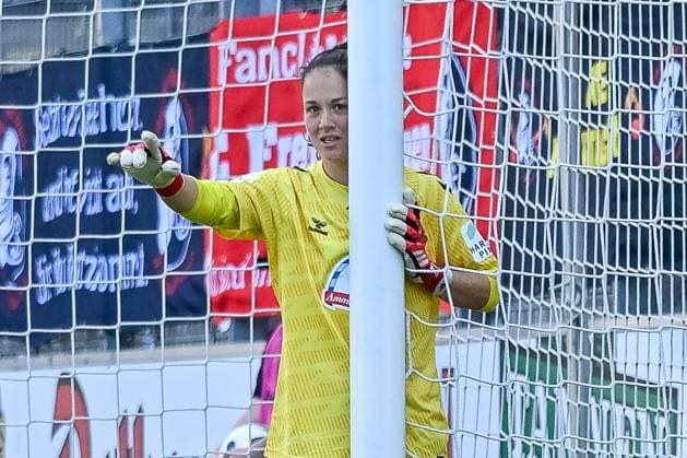 Livia Peng (SV Werder Bremen, 01) GER, SC Freiburg - SV Werder Bremen, Frauen-Fussball, Google Pixel Frauen-Bundesliga, 22. Spieltag, Saison 2024 2025, 11.05.2025 DFB REGULATIONS PROHIBIT ANY USE OF PHOTOGRAPHS AS IMAGE SEQUENCES AND OR QUASI-VIDEO GER, SC Freiburg - SV Werder Bremen, Frauen-Fussball, Google Pixel Frauen-Bundesliga, 22. Spieltag, Saison 2024 2025, 11.05.2025 Freiburg Copyright: xEibner-Pressefoto ThomasxHessx EP_THS