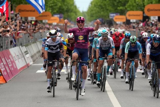 Sport Themen der Woche KW19 Sport Bilder des Tages Pedersen Mads of Lidl-Trek, cyclamen jersey, celebrates as he cycles to the finish line to win during the stage 3 of the Giro d™Italia from Valona (Vlore) to Valona (Vlore) Albania - Sunday, May 11, 2025. - cycling.  Copyright: xGianxMattiaxD Alberto LaPressex