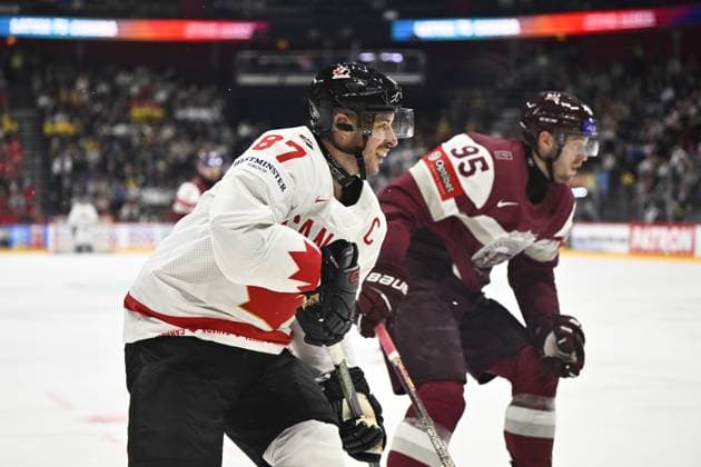 STOCKHOLM, SVERIGE 20250511 Canada s Sidney Crosby and Latvia s Oskars Batna during the IIHF Ice hockey, Eishockey World Championship, WM, Weltmeisterschaft group A match between Latvia and Canada at Avicii Arena in Stockholm, Sweden, on May 11, 2025. STOCKHOLM SVERIGE x10430x