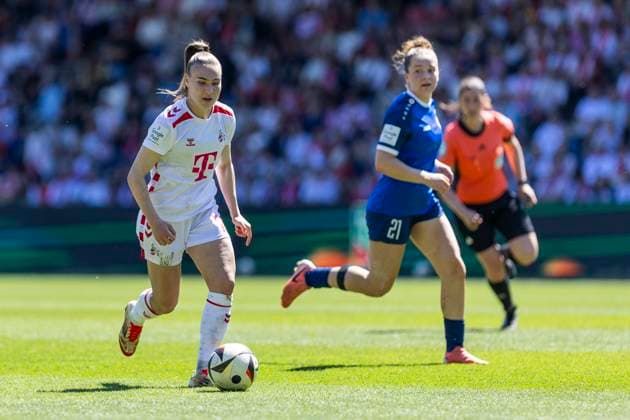 Google Pixel Frauen-Bundesliga: 1. FC Köln - 1. FFC Turbine Potsdam, 11.05.2025 Alena Bienz (1. FC Köln, 11), Alna Gnädig (1. FFC Turbine Potsdam, 21). Google Pixel Frauen-Bundesliga, 1. FC Köln - 1. FFC Turbine Potsdam, 22. Spieltag, am 11.05.2025, Franz-Kremer-Stadion, Köln DFB regulations prohibit any use of photographs as image sequences and or quasi-video Copyright: xBEAUTIFULxSPORTS Meuselx