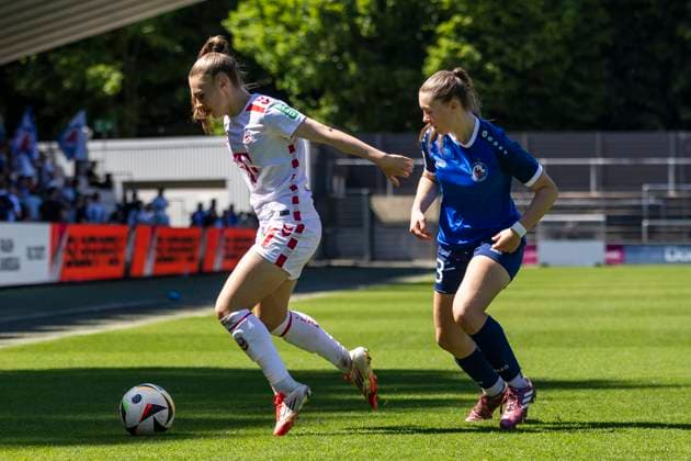 Google Pixel Frauen-Bundesliga: 1. FC Köln - 1. FFC Turbine Potsdam, 11.05.2025 Alena Bienz (1. FC Köln, 11), Amelie Hoppe (1. FFC Turbine Potsdam, 23). Google Pixel Frauen-Bundesliga, 1. FC Köln - 1. FFC Turbine Potsdam, 22. Spieltag, am 11.05.2025, Franz-Kremer-Stadion, Köln DFB regulations prohibit any use of photographs as image sequences and or quasi-video Copyright: xBEAUTIFULxSPORTS Meuselx