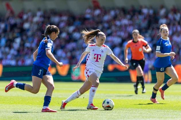 Google Pixel Frauen-Bundesliga: 1. FC Köln - 1. FFC Turbine Potsdam, 11.05.2025 Lucia Stritzke (1. FFC Turbine Potsdam, 3), Alena Bienz (1. FC Köln, 11). Google Pixel Frauen-Bundesliga, 1. FC Köln - 1. FFC Turbine Potsdam, 22. Spieltag, am 11.05.2025, Franz-Kremer-Stadion, Köln DFB regulations prohibit any use of photographs as image sequences and or quasi-video Copyright: xBEAUTIFULxSPORTS Meuselx