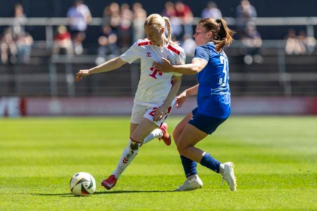 Google Pixel Frauen-Bundesliga: 1. FC Köln - 1. FFC Turbine Potsdam, 11.05.2025 Anna Gerhardt (1. FC Köln, 21), Emilie Bernhardt (1. FFC Turbine Potsdam, 31). Google Pixel Frauen-Bundesliga, 1. FC Köln - 1. FFC Turbine Potsdam, 22. Spieltag, am 11.05.2025, Franz-Kremer-Stadion, Köln DFB regulations prohibit any use of photographs as image sequences and or quasi-video Copyright: xBEAUTIFULxSPORTS Meuselx