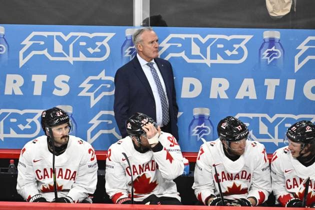 STOCKHOLM, SVERIGE 20250511 Canada s head coach Dean Evason during the IIHF Ice hockey, Eishockey World Championship, WM, Weltmeisterschaft group A match between Latvia and Canada at Avicii Arena in Stockholm, Sweden, on May 11, 2025. STOCKHOLM SVERIGE x10430x