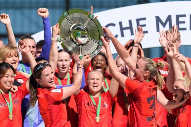 Tuva Hansen (6 FC Bayern Munich), Pernille Harder (21 FC Bayern Munich), Georgia Stanway (31 FC Bayern Munich) lifting the Meisterschale championship trophy on the podium, after the Google Pixel Frauen Bundesliga match between FC Bayern Munich and SGS Essen at FC Bayern Campus, Munich, Germany. (Sven Beyrich SPP) Copyright: xSvenxBeyrich SPPx spp-en-SvBe-20250511-D4S_1479