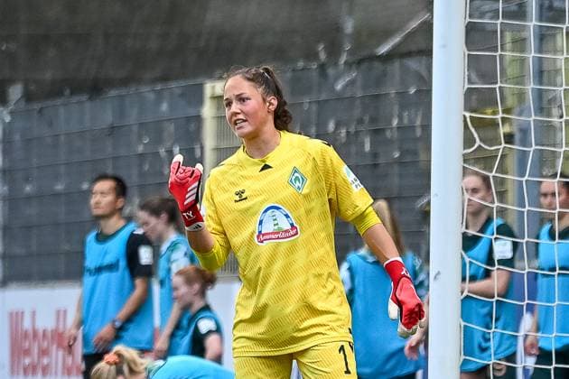 Livia Peng (SV Werder Bremen, 01) GER, SC Freiburg - SV Werder Bremen, Frauen-Fussball, Google Pixel Frauen-Bundesliga, 22. Spieltag, Saison 2024 2025, 11.05.2025 DFB REGULATIONS PROHIBIT ANY USE OF PHOTOGRAPHS AS IMAGE SEQUENCES AND OR QUASI-VIDEO GER, SC Freiburg - SV Werder Bremen, Frauen-Fussball, Google Pixel Frauen-Bundesliga, 22. Spieltag, Saison 2024 2025, 11.05.2025 Freiburg Copyright: xEibner-Pressefoto ThomasxHessx EP_THS