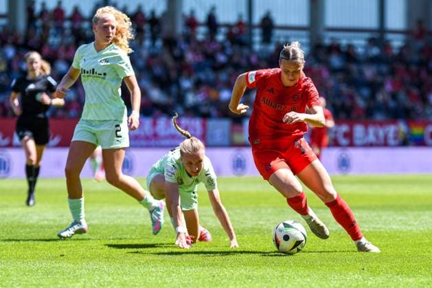 Klara Bühl (17 FC Bayern) in Aktion beim letzten Spieltag der Google Pixel Frauen Bundesliga FC Bayern München - SGS Essen am 11.05.2025 München FC Bayern Campus Bayern Deutschland