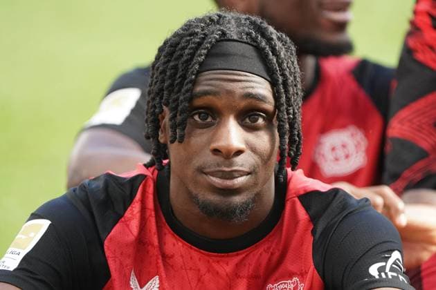 Fussball, 1 Bundesliga, Saison 2024 2025, Bayer 04 Leverkusen- Borussia Dortmund 11.05.2025, Bayarena Leverkusen Jeremie Frimpong, Bayer 04 Leverkusen , Aktion, Einzelbild