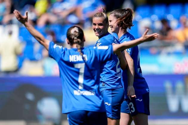 v.li.: Ereleta Memeti (TSG, 7), Torschützin Selina Cerci (TSG, 29), Chiara Hahn (TSG, 23), Spielerinnen der TSG 1899 Hoffenheim, jubeln über das Tor zum 3:0, Jubel, Torjubel, Torerfolg, celebrate the goal, goal, celebration, jubelt ueber das Tor, Freuen, Freude, freut sich, optimistisch, positiv, Spielszene, Highlight, Action, Aktion, 11.05.2025, Sinsheim (Hoffenheim) (Deutschland), Fussball, Google Pixel Frauen-Bundesliga, TSG 1899 Hoffenheim - FC Carl Zeiss Jena, DFB DFL REGULATIONS PROHIBIT ANY USE OF PHOTOGRAPHS AS IMAGE SEQUENCES AND OR QUASI-VIDEO.