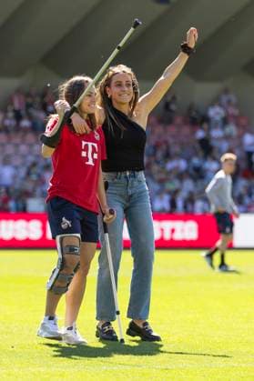 Google Pixel Frauen-Bundesliga: 1. FC Köln - 1. FFC Turbine Potsdam, 11.05.2025 Vanessa Leimenstoll (1. FC Köln, 29) feiert mit Dora Zeller (1. FC Köln, 19). Google Pixel Frauen-Bundesliga, 1. FC Köln - 1. FFC Turbine Potsdam, 22. Spieltag, am 11.05.2025, Franz-Kremer-Stadion, Köln DFB regulations prohibit any use of photographs as image sequences and or quasi-video Copyright: xBEAUTIFULxSPORTS Meuselx