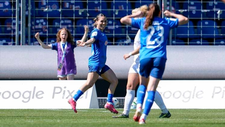 Torschützin Ereleta Memeti (TSG, 7), jubelt über das Tor zum 4:0, Jubel, jubeln, Torjubel, Torerfolg, celebrate the goal, goal, celebration, jubelt ueber das Tor, Freuen, Freude, freut sich, optimistisch, positiv, Spielszene, Highlight, Einzelbild, Einzelfoto, Aktion, Action, 11.05.2025, Sinsheim (Hoffenheim) (Deutschland), Fussball, Google Pixel Frauen-Bundesliga, TSG 1899 Hoffenheim - FC Carl Zeiss Jena, DFB DFL REGULATIONS PROHIBIT ANY USE OF PHOTOGRAPHS AS IMAGE SEQUENCES AND OR QUASI-VIDEO.