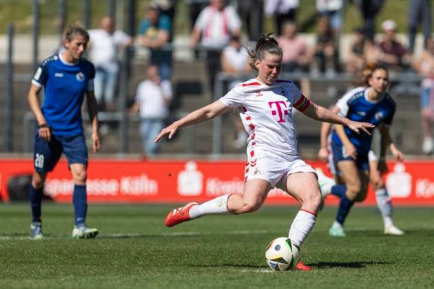 Google Pixel Frauen-Bundesliga: 1. FC Köln - 1. FFC Turbine Potsdam, 11.05.2025 Adriana Achcinska (1. FC Köln, 9) beim Elfmeter. Google Pixel Frauen-Bundesliga, 1. FC Köln - 1. FFC Turbine Potsdam, 22. Spieltag, am 11.05.2025, Franz-Kremer-Stadion, Köln DFB regulations prohibit any use of photographs as image sequences and or quasi-video Copyright: xBEAUTIFULxSPORTS Meuselx