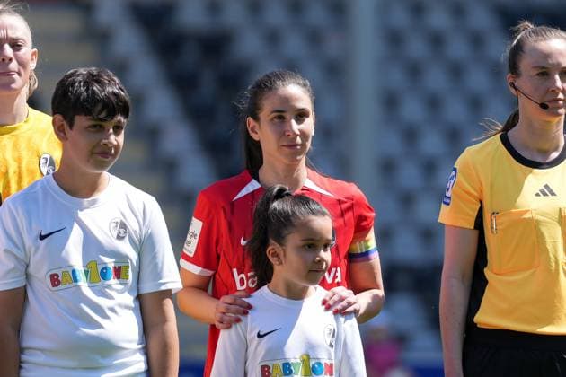 Hasret Kayikci (SC Freiburg, 11) , Deutschland, Fussball, GooglePixel Frauen-Bundesliga, 22.Spieltag, 2024 2025, SC Freiburg vs. SV Werder Bremen, 11.05.2025, Dreisamstadion, Freiburg, Deutschland DFB REGULATIONS PROHIBIT ANY USE OF PHOTOGRAPHS AS IMAGE SEQUENCES AND OR QUASI-VIDEO. Freiburg Dreisamstadion Baden-Wuerttemberg Deutschland Copyright: xArnexAmbergx