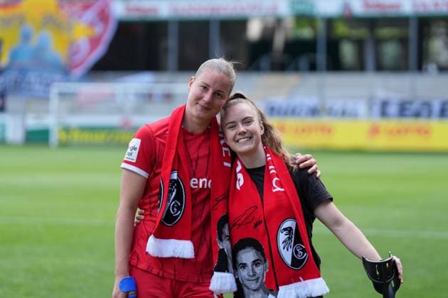 Julia Stierli (SC Freiburg, 05) und Lisa Kolb (SC Freiburg, 18) , Deutschland, Fussball, GooglePixel Frauen-Bundesliga, 22.Spieltag, 2024 2025, SC Freiburg vs. SV Werder Bremen, 11.05.2025, Dreisamstadion, Freiburg, Deutschland DFB REGULATIONS PROHIBIT ANY USE OF PHOTOGRAPHS AS IMAGE SEQUENCES AND OR QUASI-VIDEO. Freiburg Dreisamstadion Baden-Wuerttemberg Deutschland Copyright: xArnexAmbergx