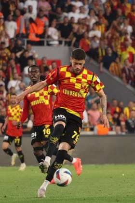 Romulo Jose Cardoso da Cruz of Goztepe during the Turkish Super League match between Goztepe and Hatayspor at Goztepe Gursel Aksel Stadium on May 11, 2025 in Izmir, Turkey. Izmir Turkey Copyright: xSeskimphotox Goztepe-Hatay-11525 (28)