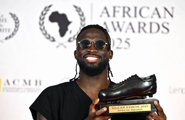 Genk s Tolu Toluwalase Arokodare poses for the photographer during the 2025 edition of the Gala of the Ebony Shoe soccer trophy in Brussels, Monday 12 May 2025. The Ebony Shoe award is given to the best African player or player of African descend in the Jupiler Pro League Belgian first division soccer competition. ERICxLALMAND  x123407110x