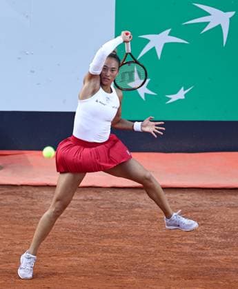 (250513) -- ROME, May 13, 2025 -- Zheng Qinwen returns a shot during the women s singles round of 16 match between Zheng Qinwen of China and Bianca Andreescu of Canada at the WTA, Tennis Damen Italian Open in Rome, Italy, May 12, 2025. ) (SP)ITALY-ROME-TENNIS-WTA-ITALIAN OPEN-ZHENG QINWEN VS ANDREESCU LixJing 