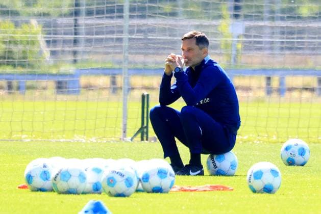 DEU, DFL, 2. FBL Hertha BSC, Training, 13.05.2025, Sportforum, Berlin, DEU, DFL, 2. FBL Hertha BSC, Training, im Bild Cheftrainer Stefan Leitl (Hertha BSC Berlin), Co-Trainer Andre Mijatovic (Hertha BSC Berlin) DFL - regulations prohibit any use of Photographs as image sequences and or quasi-video