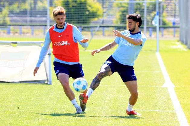 DEU, DFL, 2. FBL Hertha BSC, Training, 13.05.2025, Sportforum, Berlin, DEU, DFL, 2. FBL Hertha BSC, Training, im Bild Marton Dardai (Hertha BSC Berlin 31), Kevin Sessa (Hertha BSC Berlin 8) DFL - regulations prohibit any use of Photographs as image sequences and or quasi-video