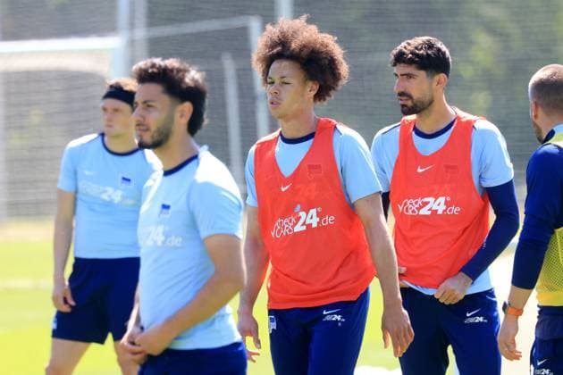 DEU, DFL, 2. FBL Hertha BSC, Training, 13.05.2025, Sportforum, Berlin, DEU, DFL, 2. FBL Hertha BSC, Training, im Bild Derry Scherhant (Hertha BSC Berlin 39), Kevin Sessa (Hertha BSC Berlin 8), Andreas Bouchalakis (Hertha BSC Berlin 5) DFL - regulations prohibit any use of Photographs as image sequences and or quasi-video