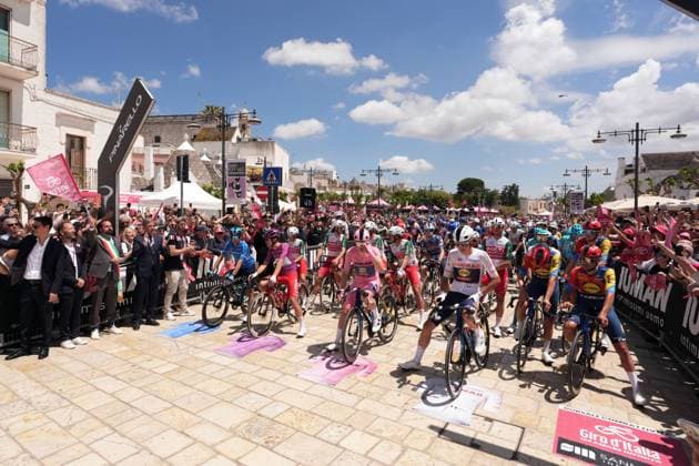 The start of the race during the stage 4 of the Giro d™Italia from Alberobello (Pietramadre) to Lecce, Italy - Tuesday, May 13, 2025. - cycling.  Copyright: xMassimoxPaolone LaPressex