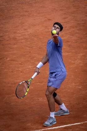 Karen Khachanov plays against Carlos Alcaraz of Spain in the Men s Singles Round during Day Nine of the Internazionali BNL D Italia 2025 Italian Open at Foro Italico in Rome, Italy, on 13 May 2025 Carlos Alcaraz of Spain plays against Karen Khachanov in the Men s Singles Round during Day Nine of the Internazionali BNL D Italia 2025 Italian Open at Foro Italico in Rome, Italy, on 13 May 2025, Credit:Stefano Costantino TTL Avalon Italy, Rome  Copyright: xStefanoxCostantinoxTTLx xAvalonx 0998551937