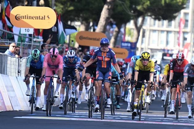 13-05-2025 Giro D italia; Tappa 04 Alberobello - Lecce; 2025, Picnic - Postnl; 2025, Lidl - Trek; 2025, Visma - Lease A Bike; Van Uden, Casper; Pedersen, Mads; Kooij, Olav; Lecce; 