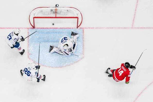 250513 Bo Horvat of Canada scores 1-0 past Jules Boscq, Nicolas Ritz and goaltender Julian Junca of France during the 2025 IIHF Ice hockey, Eishockey World Championship, WM, Weltmeisterschaft group stage game between Canada and France on May 13, 2025 in Stockholm. Photo: Maxim Thore BILDBYRAN kod MT MT0814 ishockey ice hockey ishockey-vm 2025 vm 2025 iihf world championship kanada canada frankrike france bbeng Copyright: MAXIMxTHORE BB250513MT004