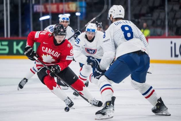 250513 Kent Johnson of Canada during the 2025 IIHF Ice hockey, Eishockey World Championship, WM, Weltmeisterschaft group stage game between Canada and France on May 13, 2025 in Stockholm. Photo: Maxim Thore BILDBYRAN kod MT MT0814 ishockey ice hockey ishockey-vm 2025 vm 2025 iihf world championship kanada canada frankrike france bbeng bbauto Copyright: MAXIMxTHORE BB250513MT017