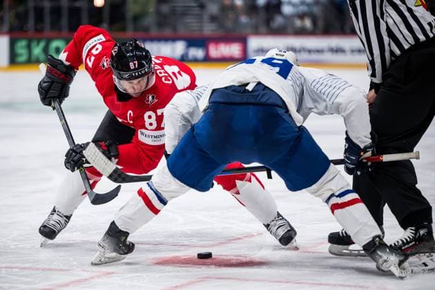 250513 Sidney Crosby of Canada during the 2025 IIHF Ice hockey, Eishockey World Championship, WM, Weltmeisterschaft group stage game between Canada and France on May 13, 2025 in Stockholm. Photo: Maxim Thore BILDBYRAN kod MT MT0814 ishockey ice hockey ishockey-vm 2025 vm 2025 iihf world championship kanada canada frankrike france bbeng bbauto Copyright: MAXIMxTHORE BB250513MT034
