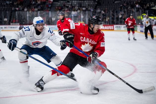 250513 Jules Boscq of France and Will Cuylle of Canada during the 2025 IIHF Ice hockey, Eishockey World Championship, WM, Weltmeisterschaft group stage game between Canada and France on May 13, 2025 in Stockholm. Photo: Maxim Thore BILDBYRAN kod MT MT0814 ishockey ice hockey ishockey-vm 2025 vm 2025 iihf world championship kanada canada frankrike france bbeng Copyright: MAXIMxTHORE BB250513MT037
