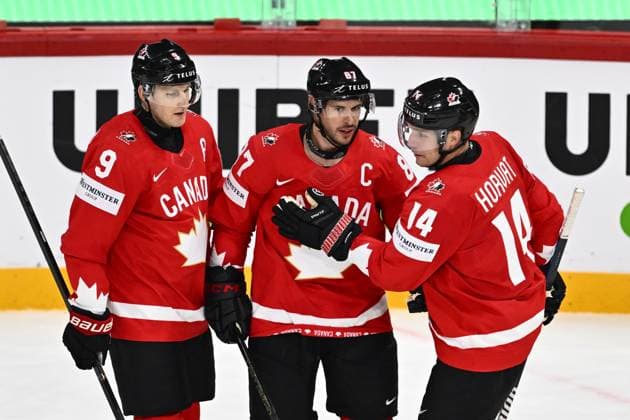 STOCKHOLM, SWEDEN 20250513 Canada s Nate MacKinnon ( 9) and Bo Horvat ( 14) congratulate Sidney Crosby ( 87) after he has scored 3-0 during the IIHF Ice hockey, Eishockey World Championship, WM, Weltmeisterschaft group A match between CAnada and France at Avicii Arena in Stockholm, Sweden, on May 13, 2025. STOCKHOLM SWEDEN x10040x