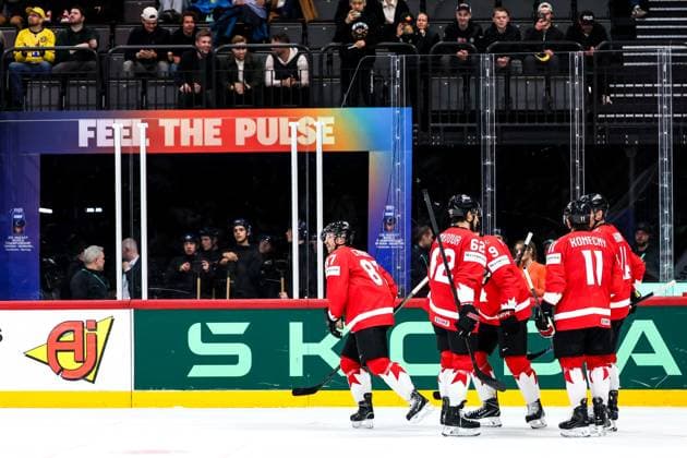 Ice hockey, Eishockey - IIHF WC 2025 STOCKHOLM,SWEDEN,13.MAY.25 - ICE HOCKEY - IIHF Ice Hockey World Championship, WM, Weltmeisterschaft 2025, group stage, Canada vs France. Image shows Sindey Crosby (CAN) and players of Canada.  GEPAxpictures xMaticxKlansek